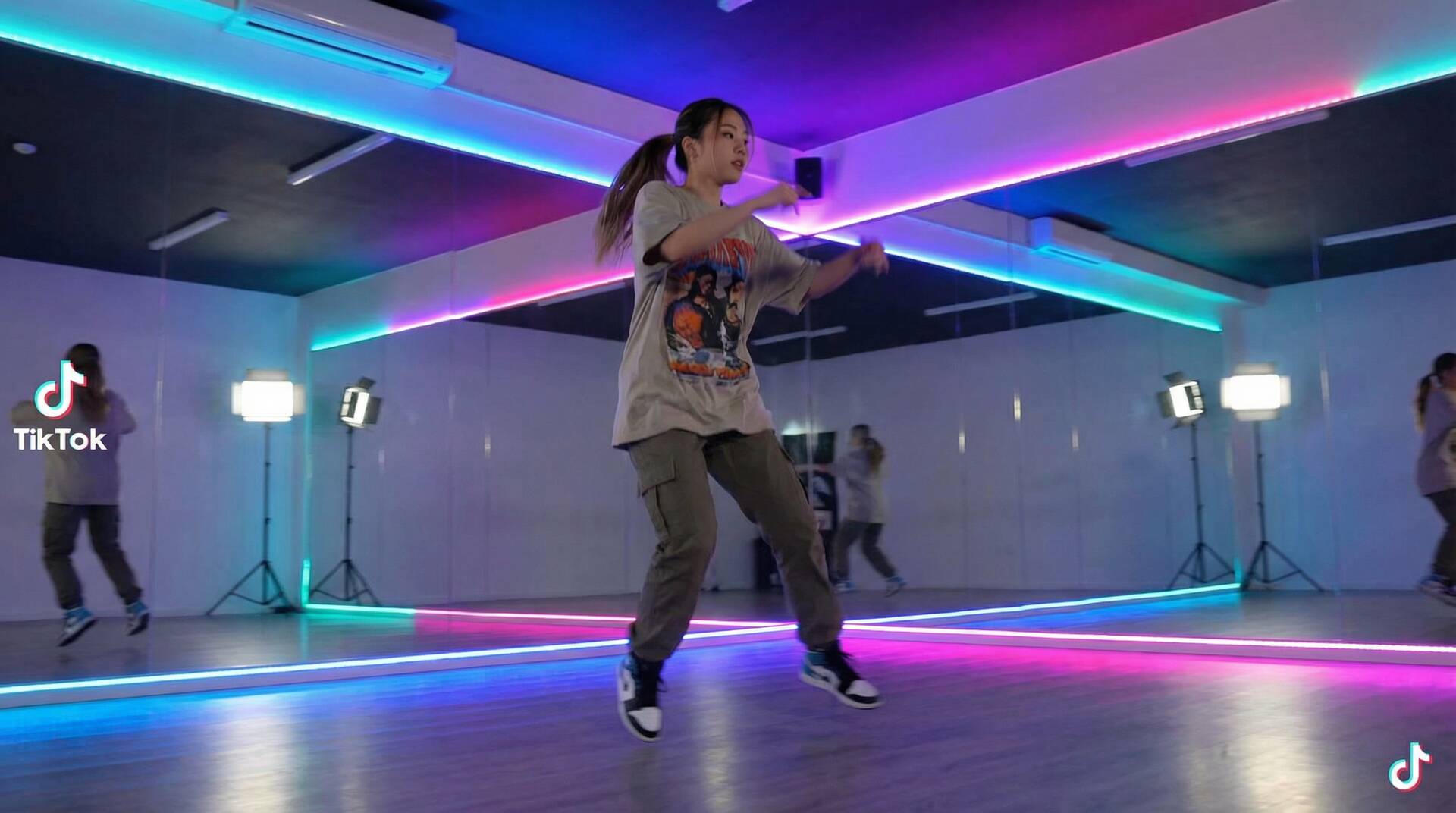 国产AV美少女写真视频